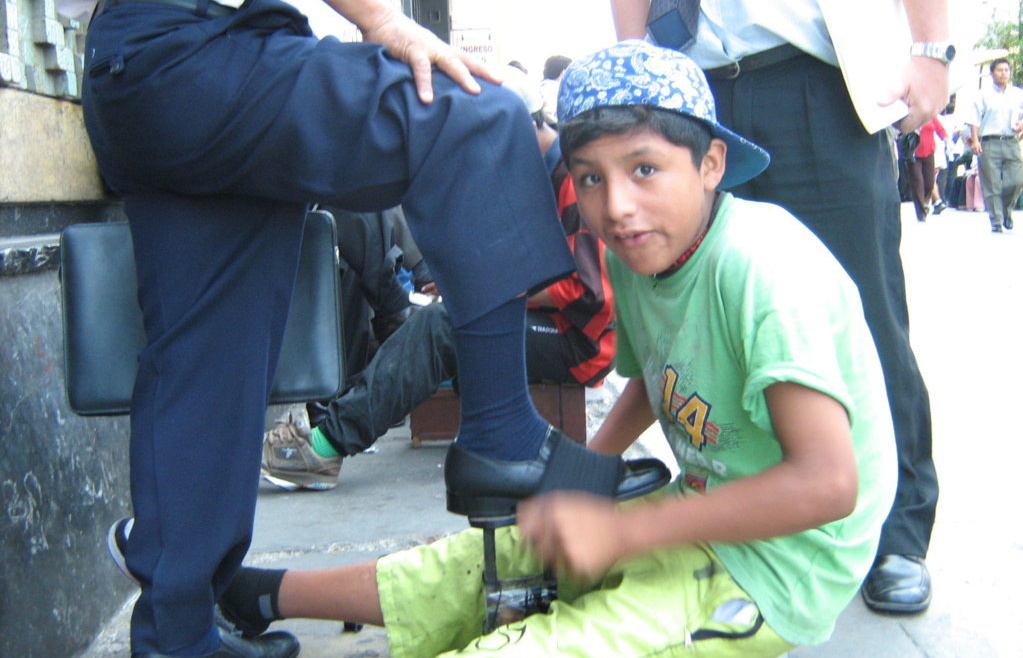 Cerca de 2 millones de niños y adolescentes trabajan en nuestro país y la mayoría lo hace para solidarizarse con sus familias
