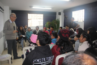 Educador Alejandro Cussiánovich y niños organizados se reunieron en un taller de preparación para el «Abrazo por la Infancia»