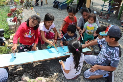 Minga en el “Huerto de la Ternura” reunió a niños y madres  para aprender nuevas técnicas de cultivo
