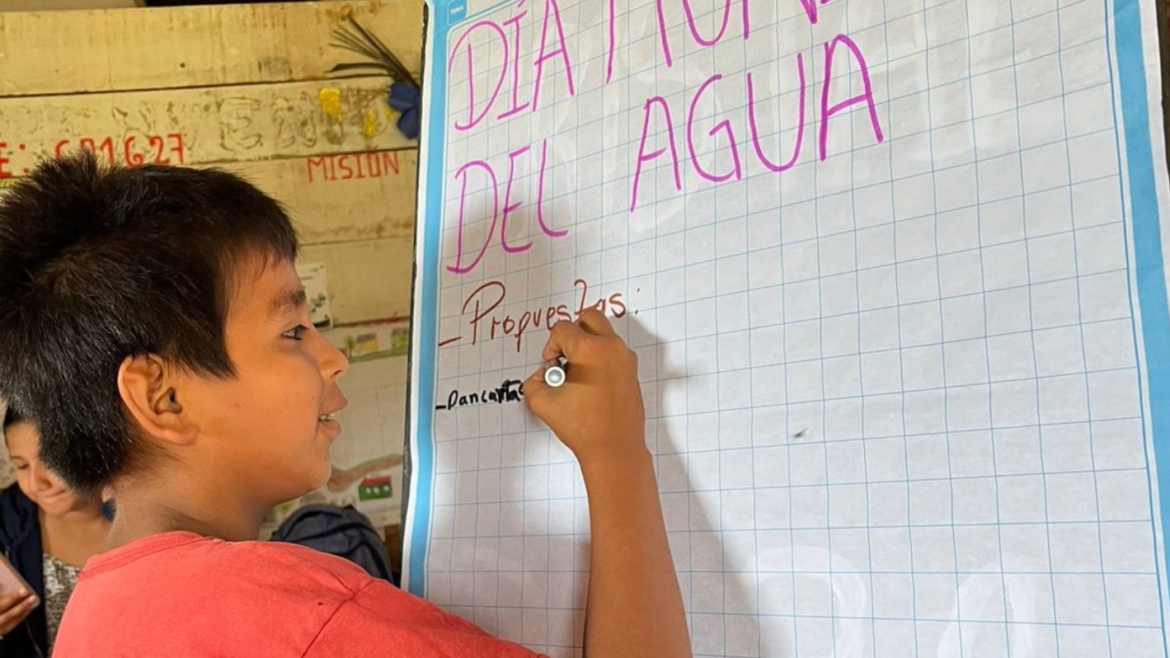 Niñas, niños y adolescentes se preparan para la Remada por ríos libres de mercurio en el Nanay y el Momón